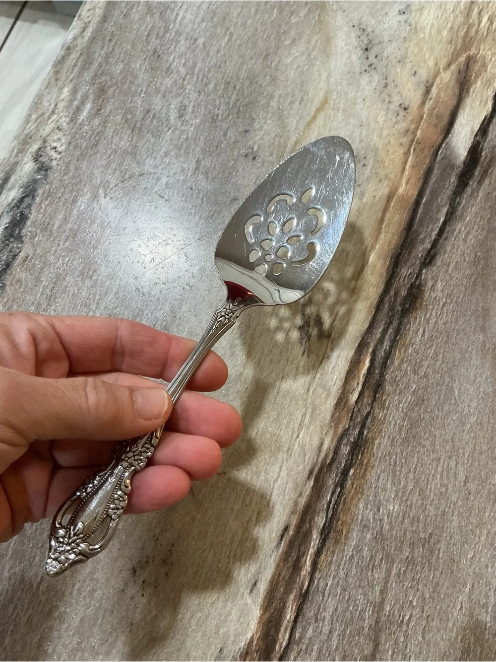 Vintage Oneida Distinction Deluxe Raphael Pierced Stainless Pie Server
